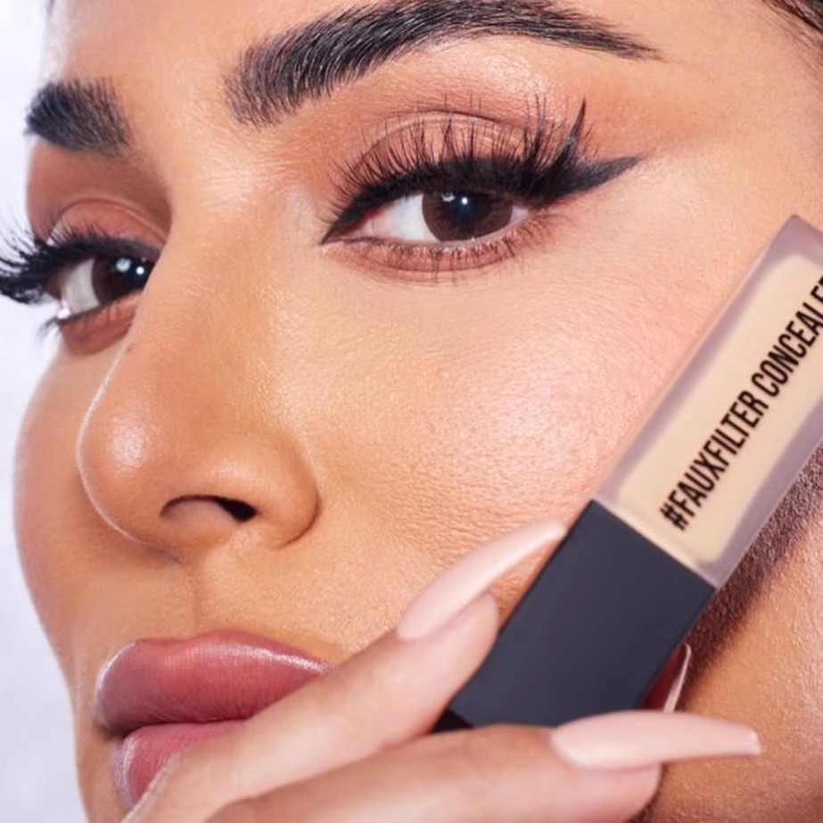Huda Beauty Faux Filter Işıltı - Huda Beauty Makeup Bag incelemesi ve fiyatı